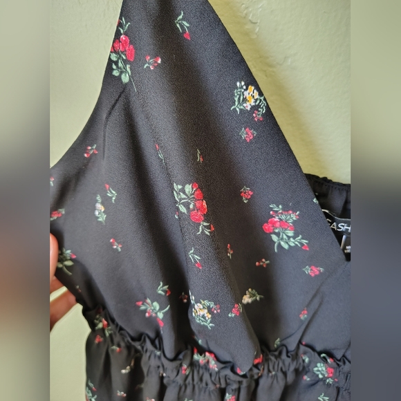 *5 for $25* Fashion Nova Med Black Floral Rose Print Spaghetti Strap Peplum Tank - Picture 3 of 8